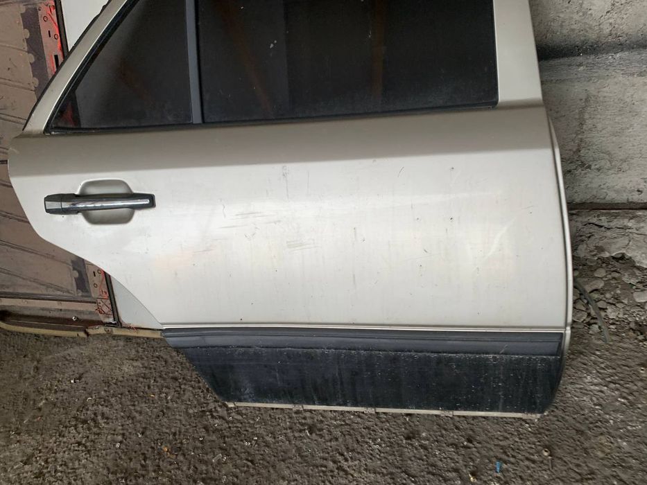 Передні двері мерс 124 e200 e250 e230 e320 e280 e124