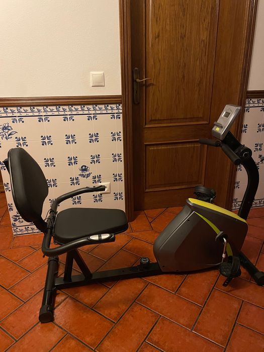 Bicicleta elíptica estática com encosto