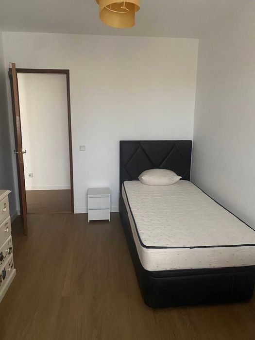 Alugo Quarto no Monte de Caparica