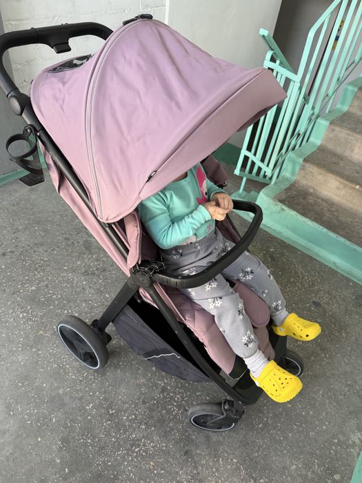 Прогулянкова коляска CARRELLO Bravo