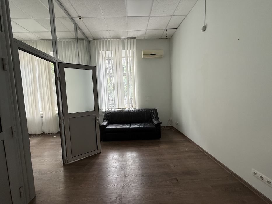 Чикаленка 25 Оренда фасадного приміщення 300м2 БЕЗ КОМІСІЇ