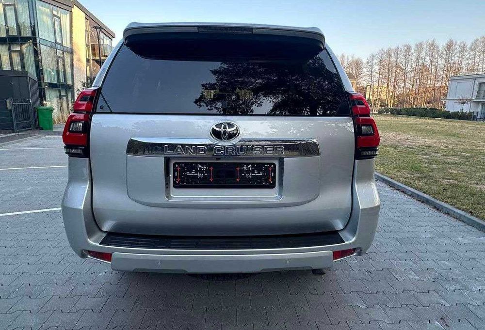У продажі авто з ЄС Toyota Land Cruiser Prado 2019 року.