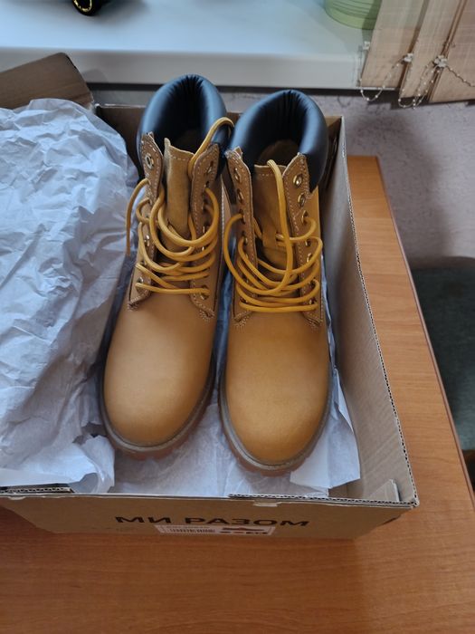 Нові демісезонний черевики-дезерти