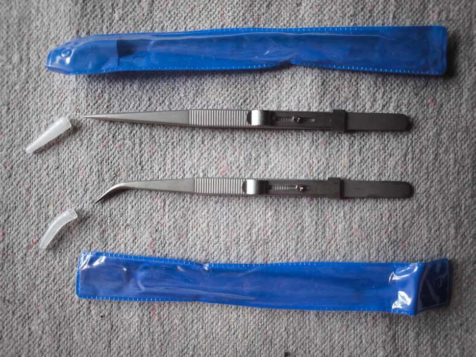 Гострий тонкий пінцет з нержавіючої сталі з можливістю фіксації