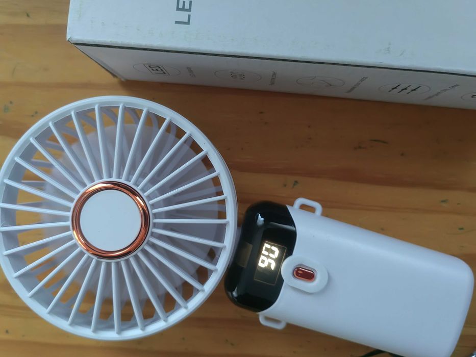 Mini Wiatrak 3w1 – biurkowy / ręczny / stojący