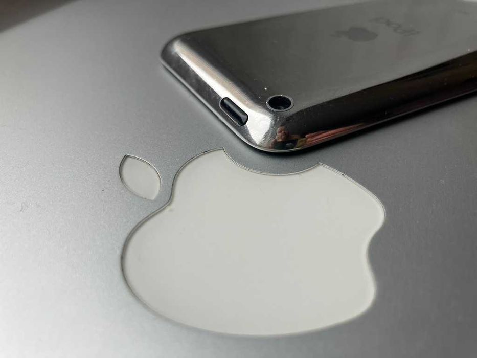 Apple iPod touch 4-gen \ ЦАП Cirrus Logic \ Акумулятор 35 годин програвання музики