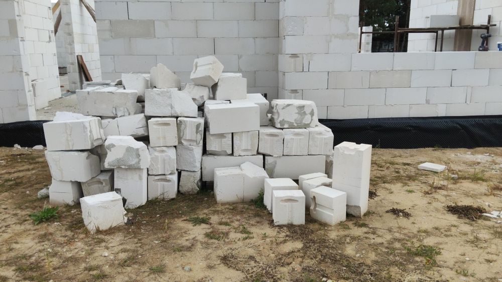 Pustaki uszkodzone beton komórkowy solbet