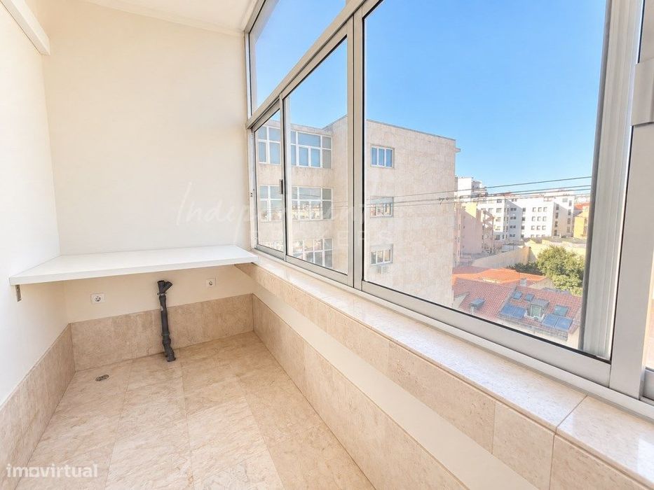 Apartamento T5 Para Arrendamento [Avenida António Augusto Aguiar]
