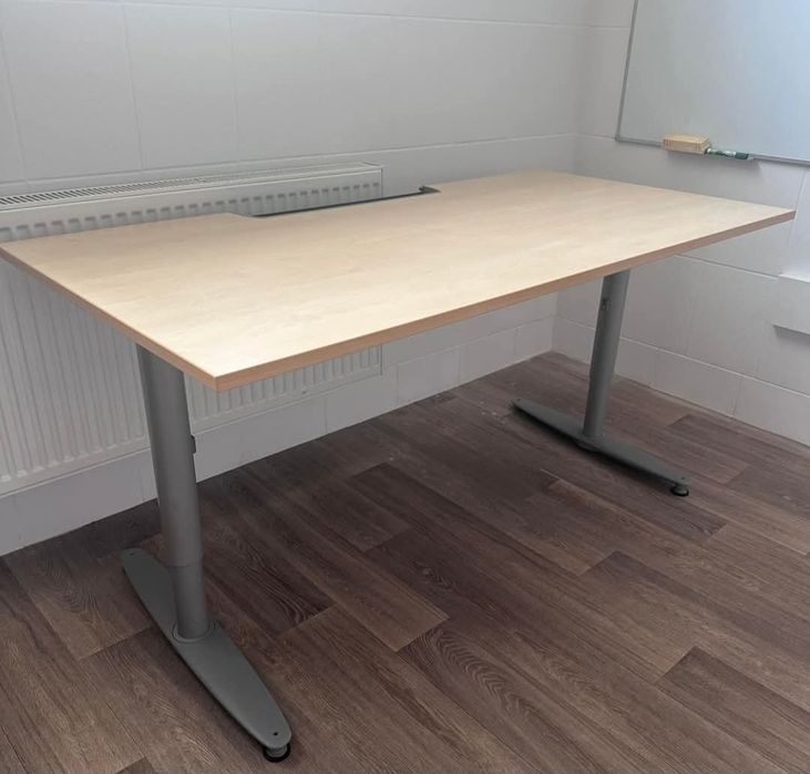 Biurko regulowane 160x80 cm kolor jasne drewno solidne