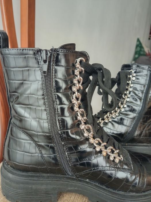 Botas pretas pelo tornozelo Bellucci