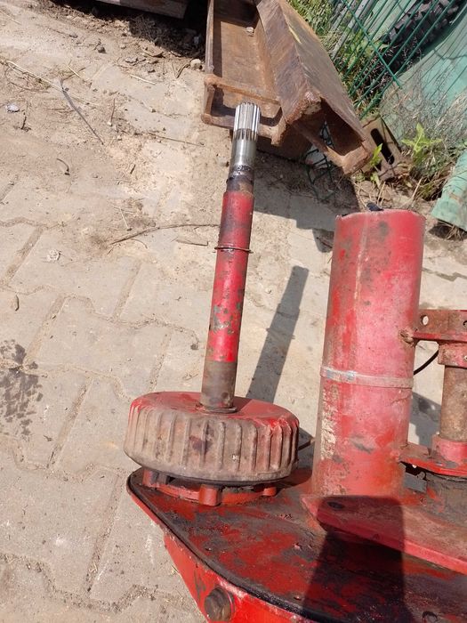 Zwolnica dp kombajnu Mf 187