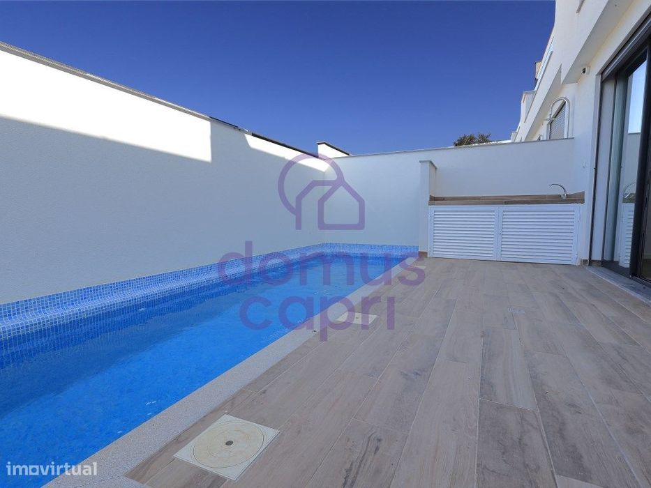 Moradia T3 com Vista Mar, Piscina e Estacionamento em Fuzeta