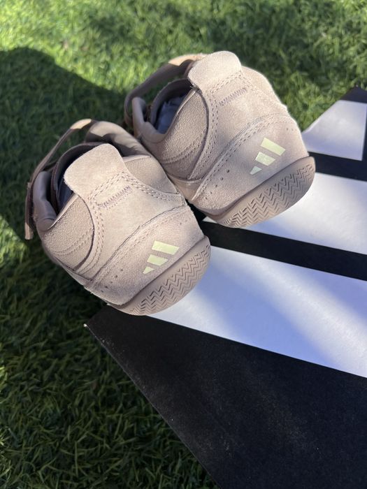 Кросівки жіночі adidas fos