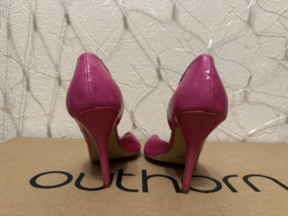 Продам жіночі рожеві туфлі