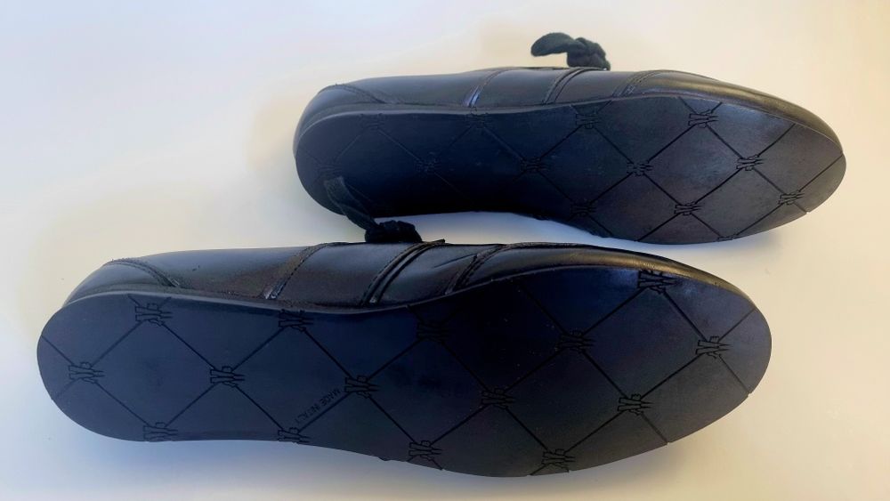 Sapatos pretos Moncler