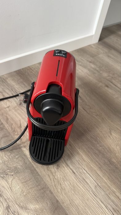 Máquina café Nespresso Inissia - Vermelha