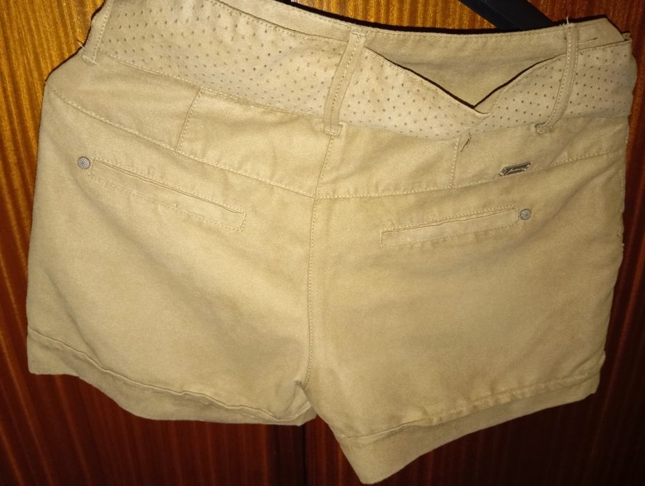 Calções de pele pêssego