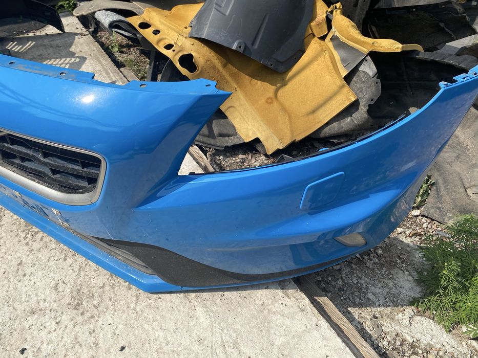 Бампер volvo v40 комплектний