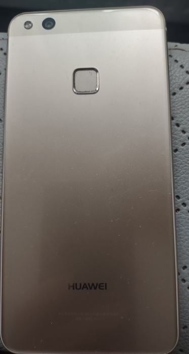 Telefon na częsci Huawei P9 LTE.