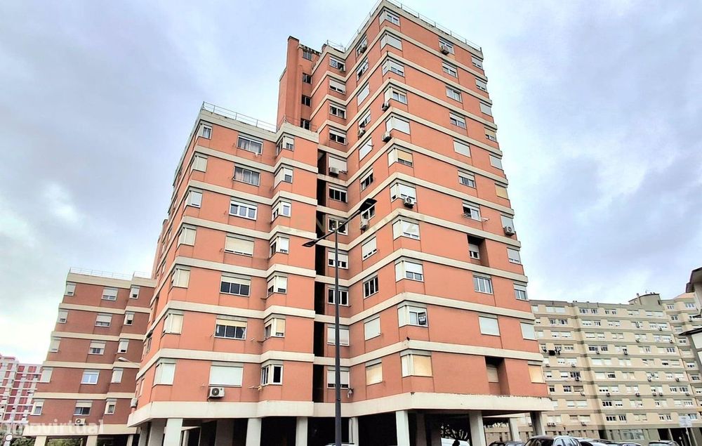 Apartamento T3 na Rua Tomás Alcaide