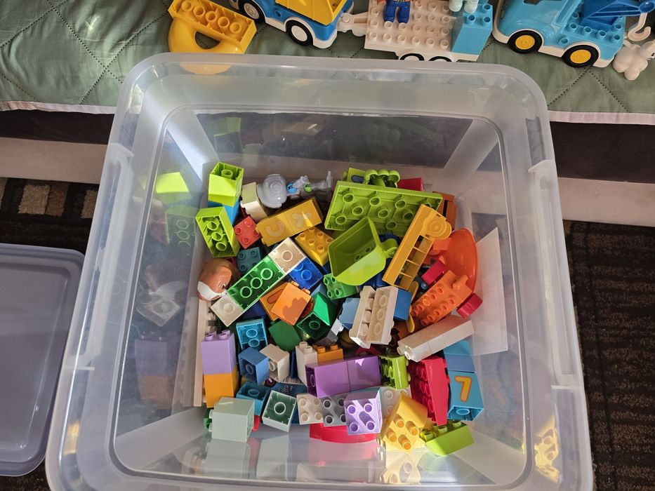 Kilka zestawów lego duplo karton.