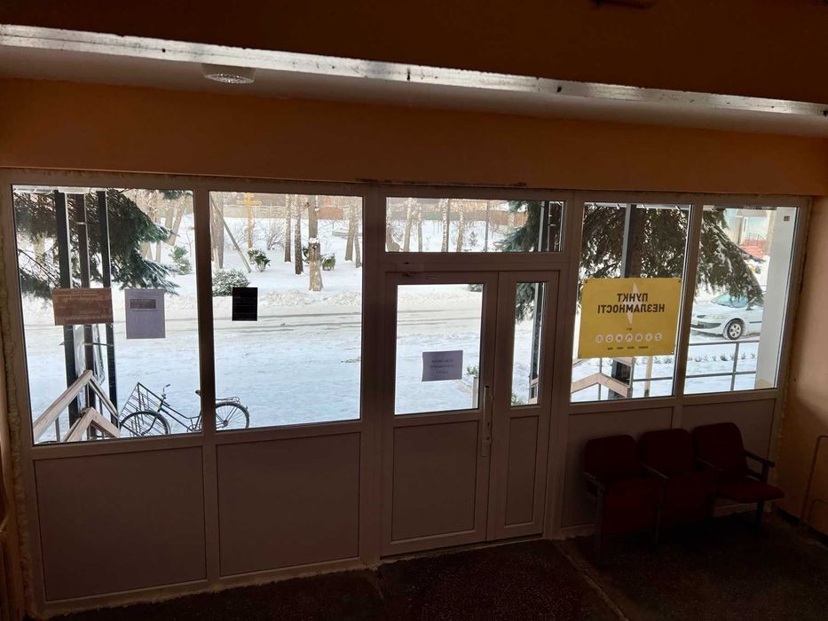 Продаж комерційного приміщення вільного призначення (смт.Березна)