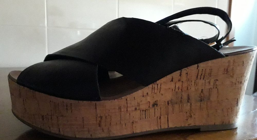 Sandálias Compensadas Pretas Pull&Bear