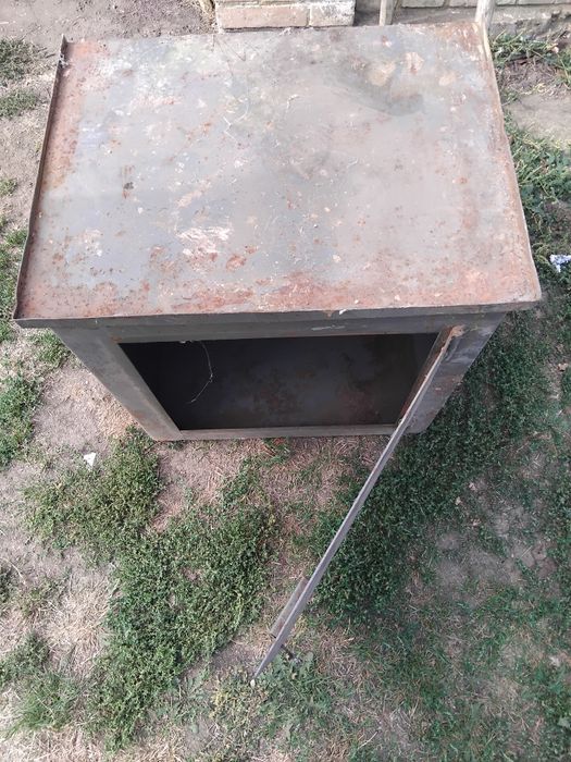 Продам сейф кому потрібний пишіть телефонуйте.