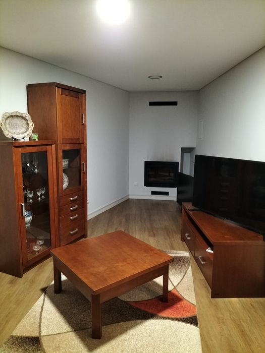 Móveis de sala e mesa de apoio