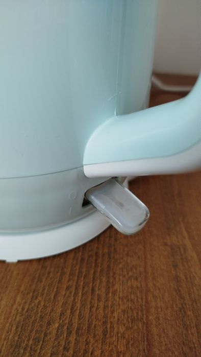 Продам электрочайник Midea