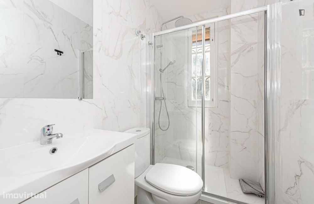 Quarto - localizado em Lapa Lisbon