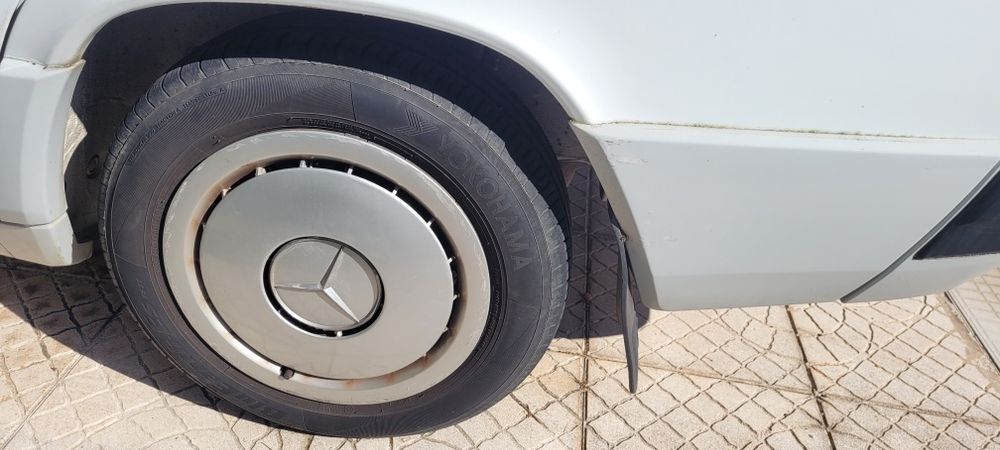 Mercedes 190E de 1992 em bom estado