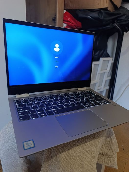 Lenovo Yoga 730-13IKB com defeito no ecrã