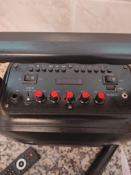 Coluna Bluetooth  c/ luzes   usada 1 vez