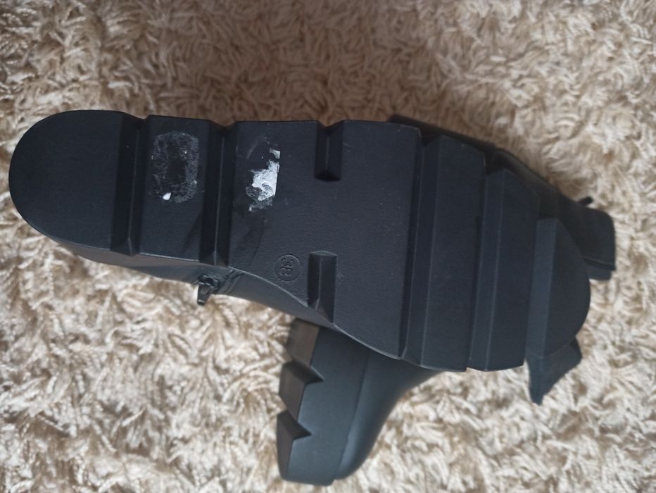 Чобітки жіночі .