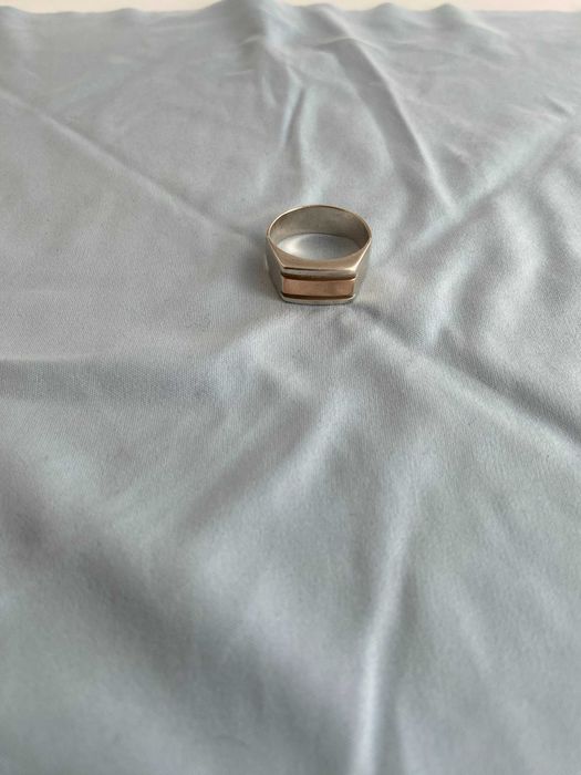 Мужская печатка из серебра 925 с золотой вставкой 585 пробы