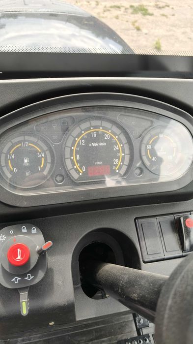Трактор БУЛАТ 404RС з кабіною рівна підлога реверс