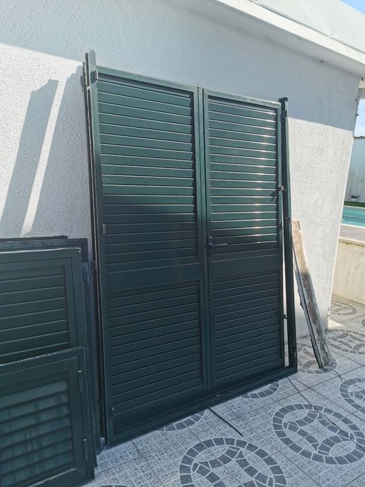 Portadas em aluminio verde