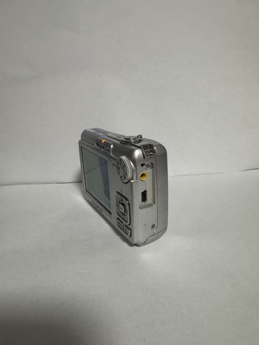 Цифровий фотоапарат Olympus FE-210 (повністю робочий)