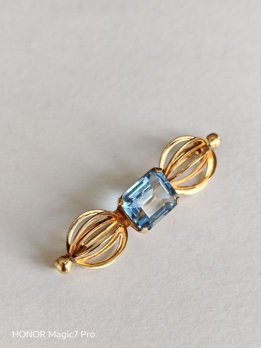 Broszka, złoto 18k, spinel, 1952 rok.