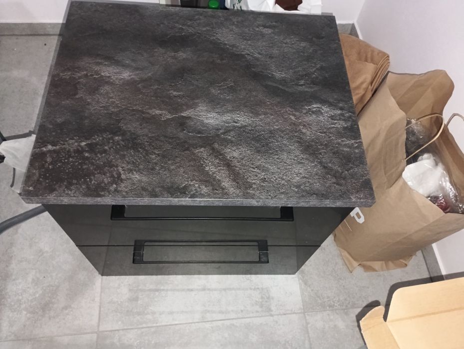 Sprzedam szafkę łazienkową z baterją