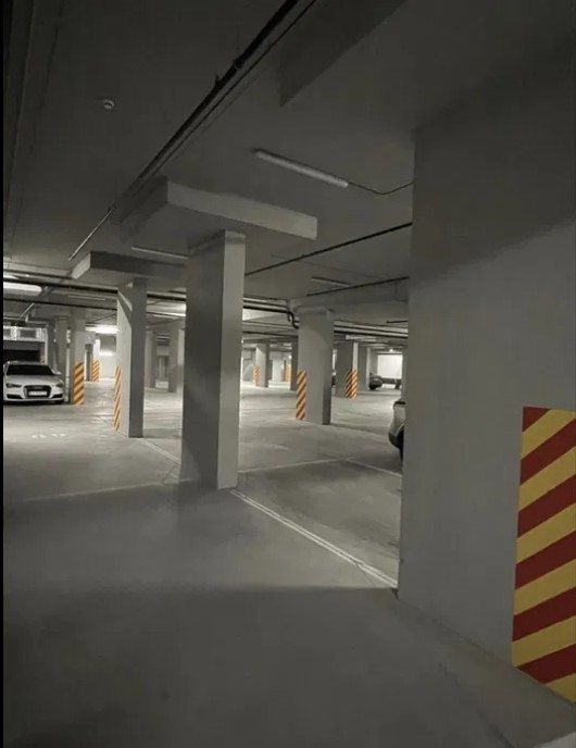 Паркінг в Новому Автографі з електророзеткою