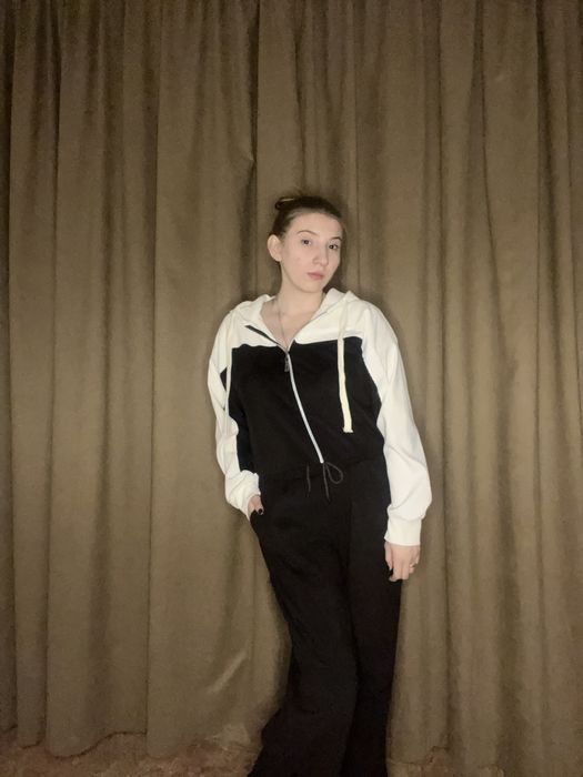 Жіночий вельветовий костюм