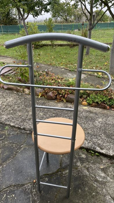 Krzesło wieszak na ubranie