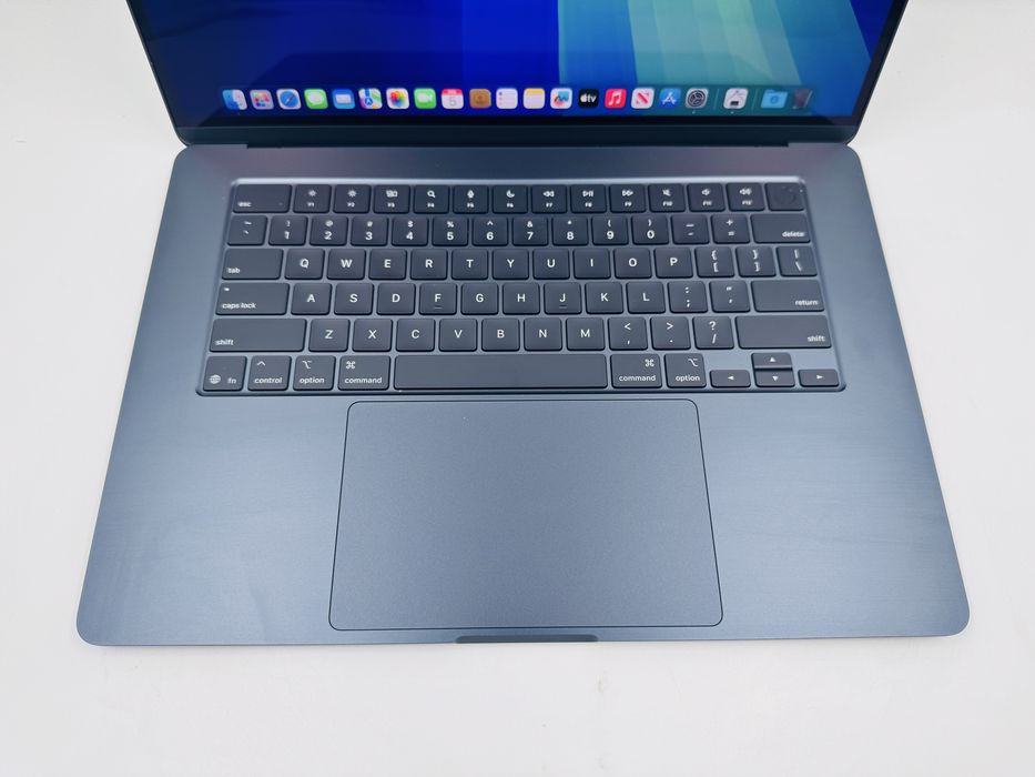 5 циклів Macbook Air 15 2025 M4 24GB RAM 512GB SSD IL6822