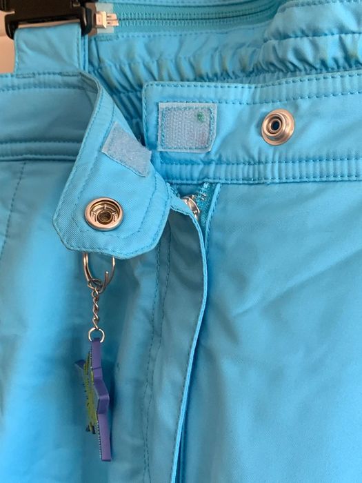 Fato de neve pouco usado