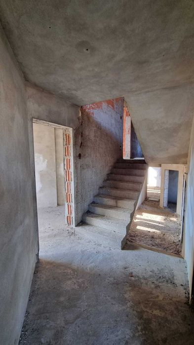 Dom 290 m² w stanie surowym otwartym z działką 4740 m²