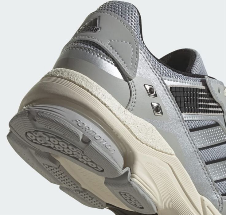Чоловічі оригінальні кросівки Adidas Spiritain 2000