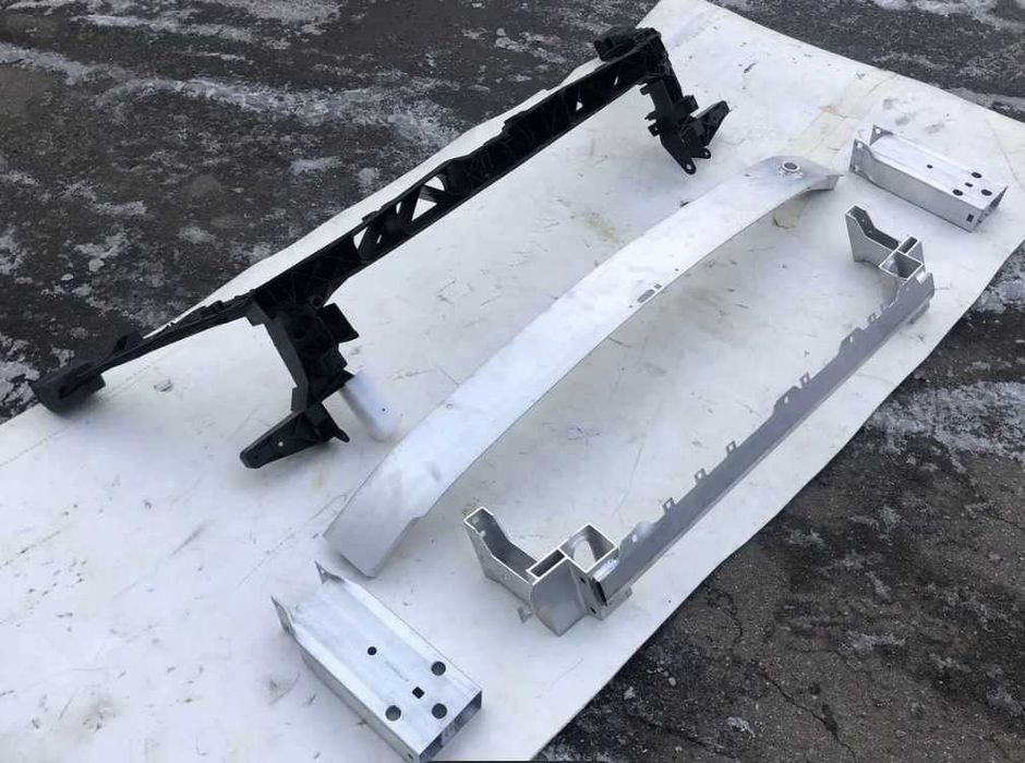 Передняя панель Телевизор Пятка Усилитель Mercedes CLA С118 W118 AMG