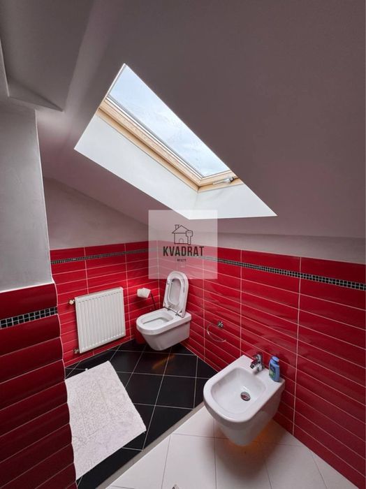 Продам стильний котедж в престижному районі міста